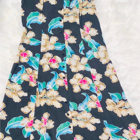 Darian Vintage Floral Dress: V-neck/Sleeveless/Button up - Picture 5 of 5